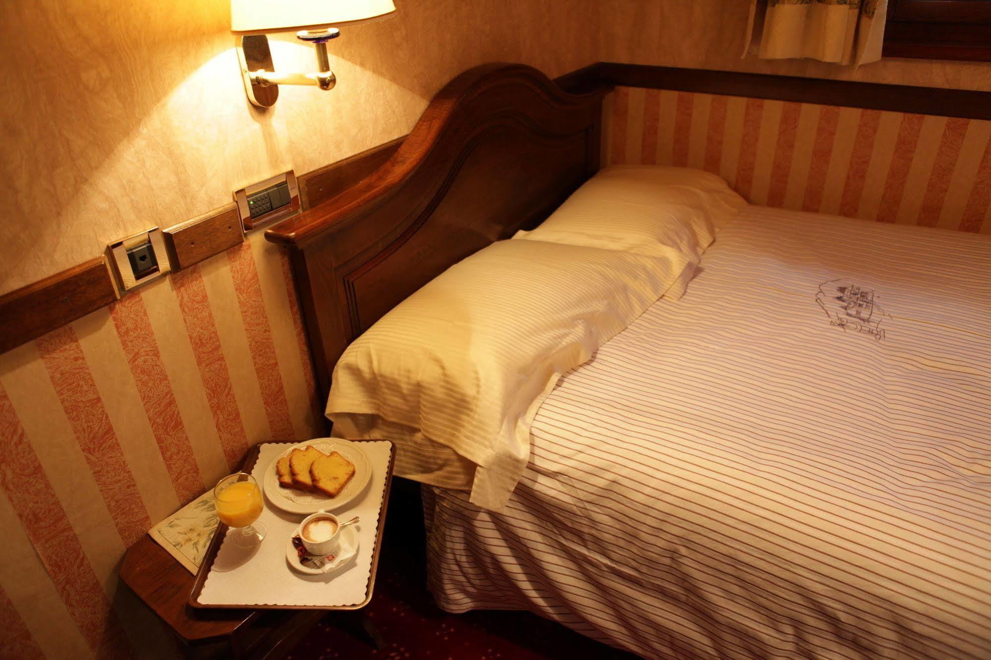 Hotel Petit Prince Антаньод Екстер'єр фото