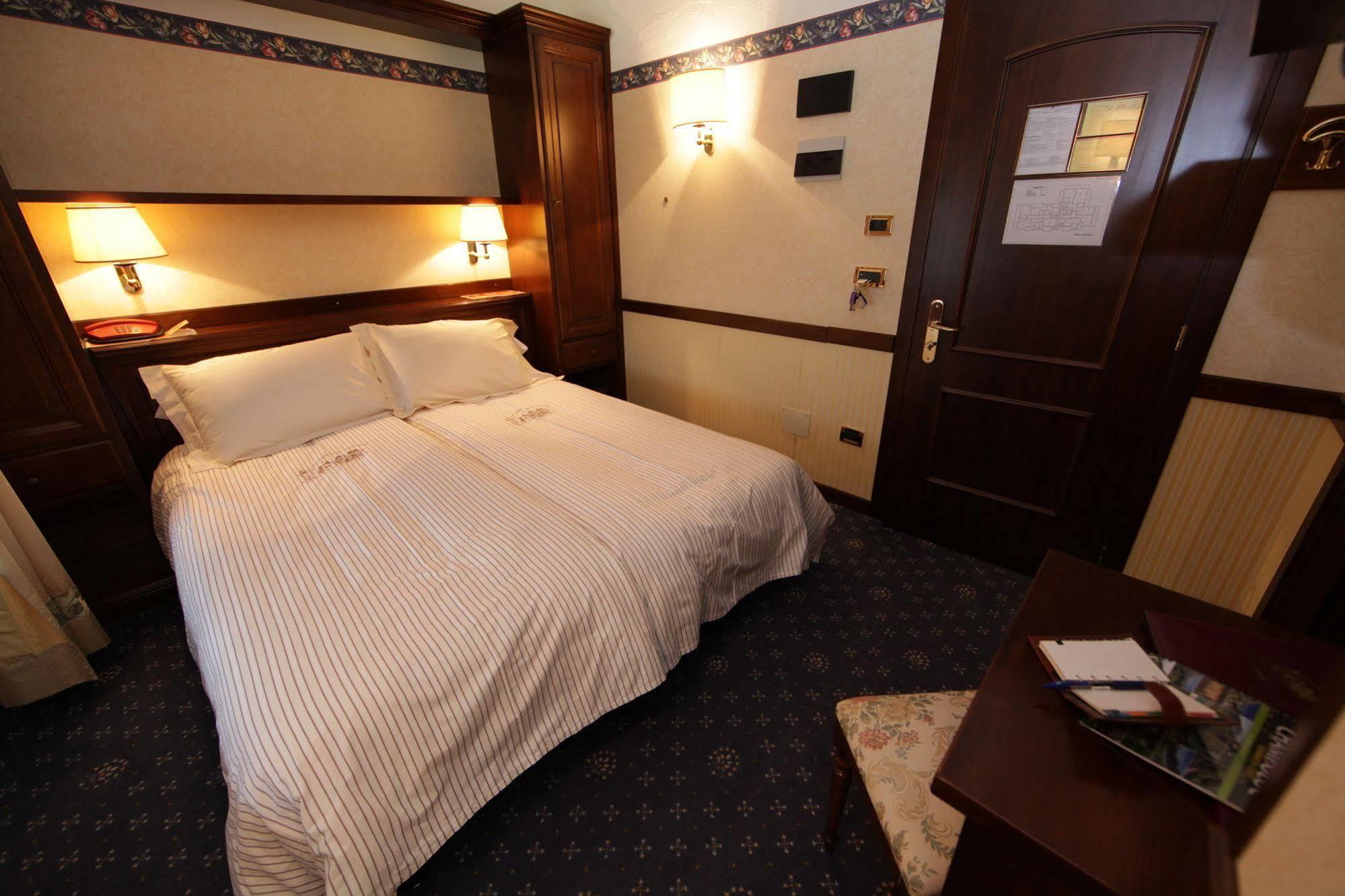 Hotel Petit Prince Антаньод Екстер'єр фото