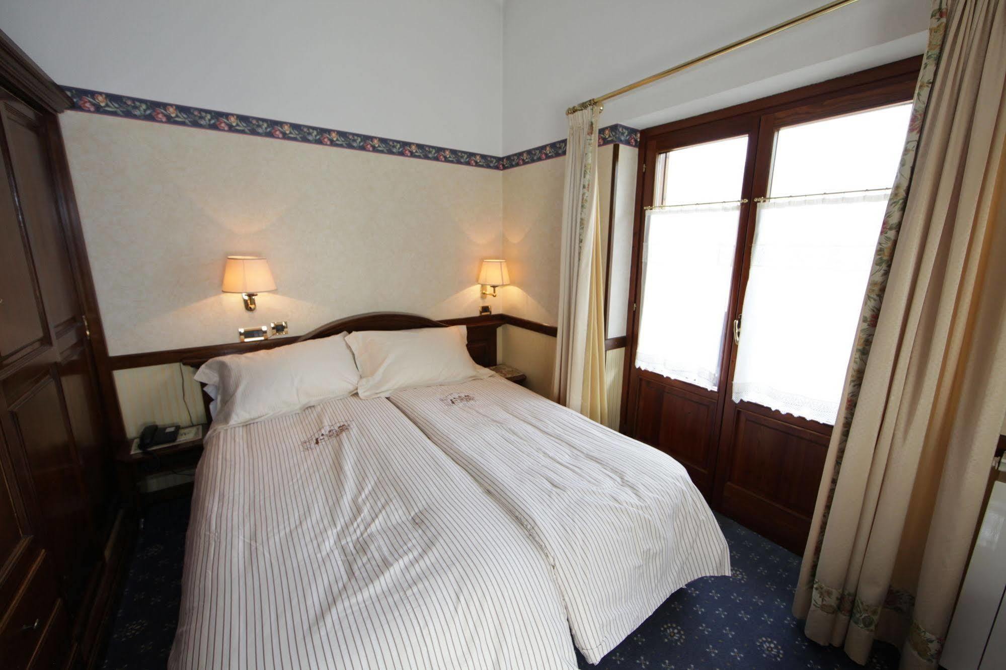 Hotel Petit Prince Антаньод Екстер'єр фото